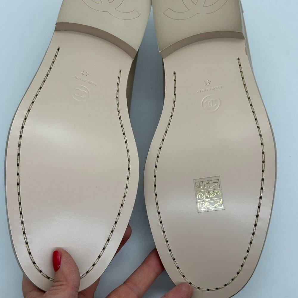 CHANEL 23B Two Tone Calfskin Leather CC Logo Loafers Flat Shoes - Picture 14 of 16